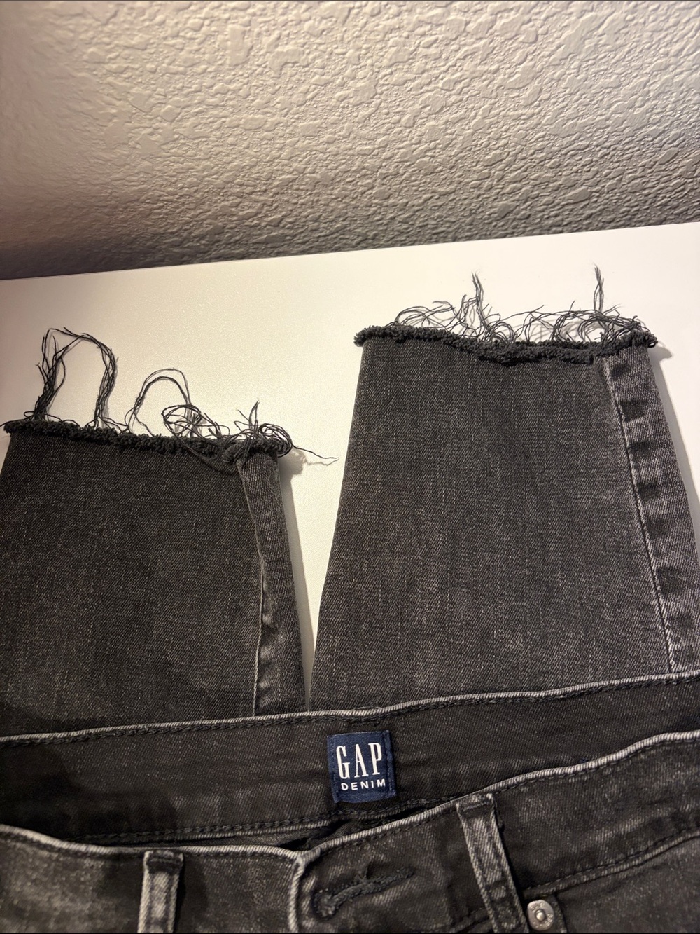 GAP True Skinny Black Distressed Jeans with Knee Rip - Picture 4 of 5